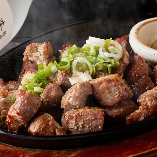 ココでしか味わえない、旨味たっぷりの「熊本馬刺し」