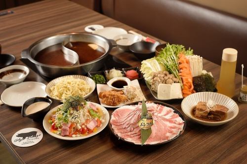 We have a variety of course meals available. Ganaha Pork Shop not only serves shabu-shabu, but also has a wide selection of side dishes.