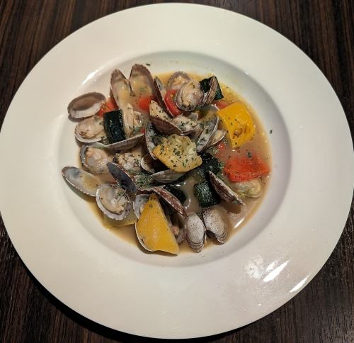 White wine steamed clams