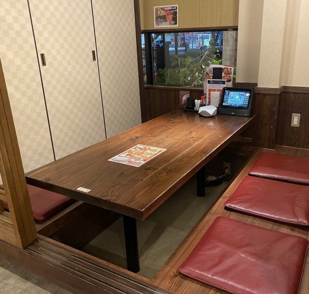 It is a semi-private room with a sunken kotatsu table.It is a very popular seat limited to 3 rooms.