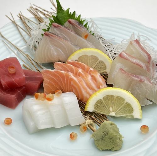 Assortment of 5 types of sashimi (1 serving)