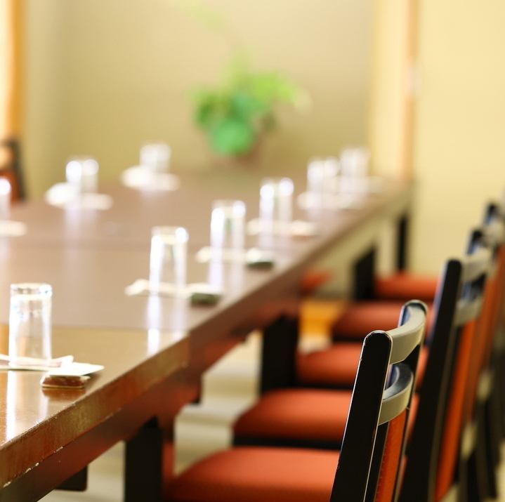 人数に応じた柔軟な対応で、最大200名様の大型宴会にも対応可能