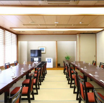 20名様から100名様までご利用可能な大規模宴会場です。会社宴会や同窓会など、大人数でのご宴会にご利用ください。※お気軽にお問い合わせください。