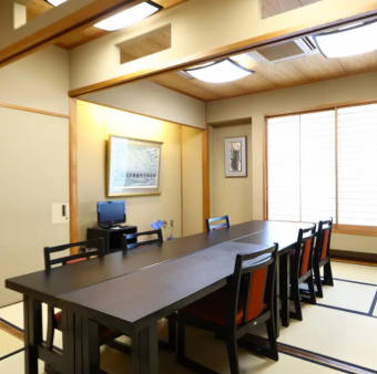 3階には小グループ専用の座敷個室がございます。接待や会合など、周りを気にせず落ち着いてご利用いただける空間です。