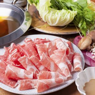 3 시간 음료 무제한 & 뷔페 ★ "램 고기 & 엄선 소 & 특선 떡 돼지 샤브 뷔페 코스"4,900 엔 (세금 포함)