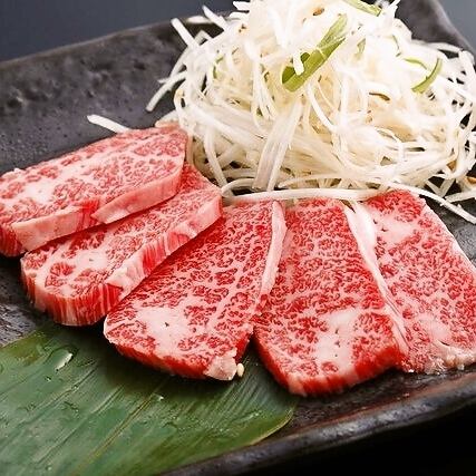 精心挑選的華麗牛肉≫盡情享受A5等級的各種日本牛肉，讓您心滿意足♪無限量暢飲的烤肉和韓國料理