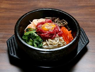 육회 돌솥 비빔밥