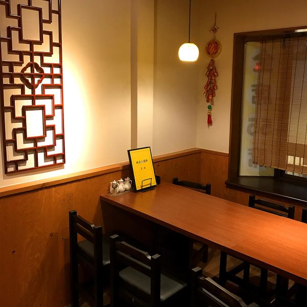 [Private reservations are also possible] The interior of the restaurant has a calm, retro-Chinese modern atmosphere based on black and white with woodgraining. Table seats on the 2nd floor can be reserved for up to 45 people! Private rooms for small groups are also available. ☆