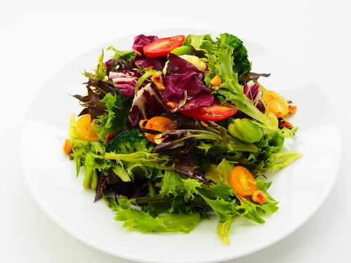 Vitamin salad using Keanu and superfoods