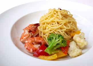 Anchovy spaghetti with shrimp and seasonal vegetables