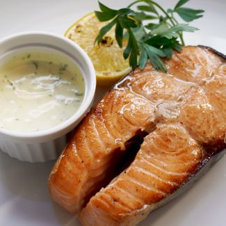 豪快!アトランティックサーモンのステーキ