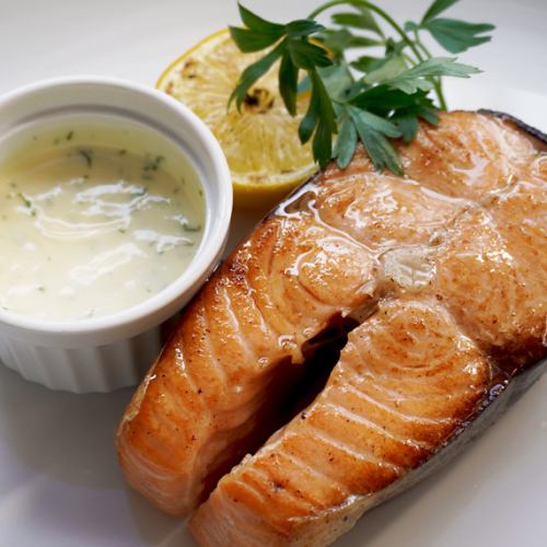 豪快!アトランティックサーモンのステーキ