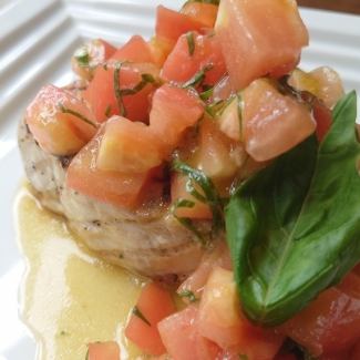 メカジキのグリル トマトとバジルのソース