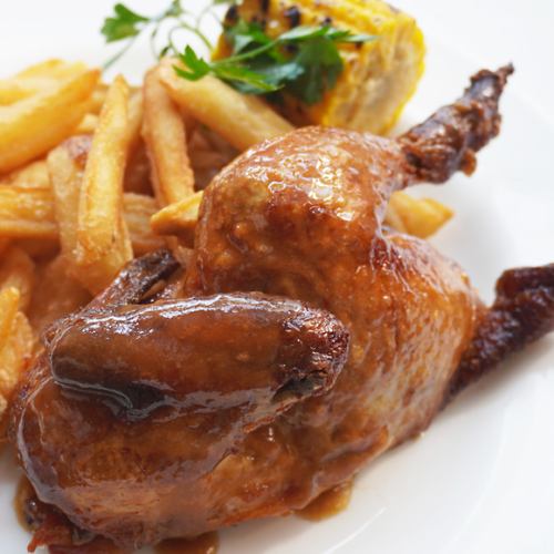 黄金色に焼き上げた、香ばしいローストチキン