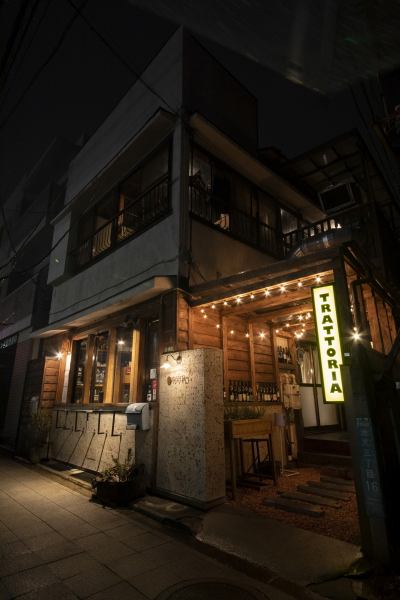 [7 minutes walk from Ikejiri Ohashi Station◆] A bistro in the style of a detached house, renovated from an 80-year-old private house.We have two floors that are easy to use for parties! The wooden interior has a calm interior, and there are counter seats that you can feel free to drop by as soon as you enter, and table seats at the back of the first floor and on the second floor.You can have a relaxing time!