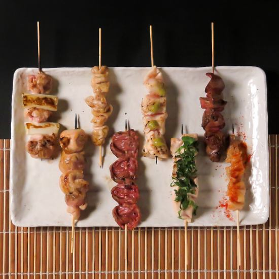 We offer a variety of skewers such as our specialty vegetable roll skewers and yakitori ♪