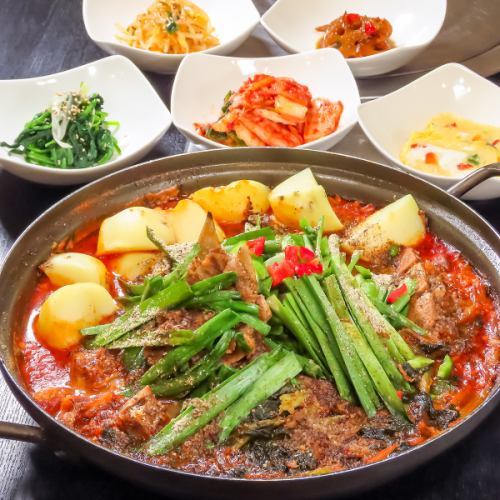 "Gyeongju" selectable hotpot course.5,500 yen (tax included) for 8 dishes + 2 hours of all-you-can-drink! Choose from 3 types of hot pot ☆