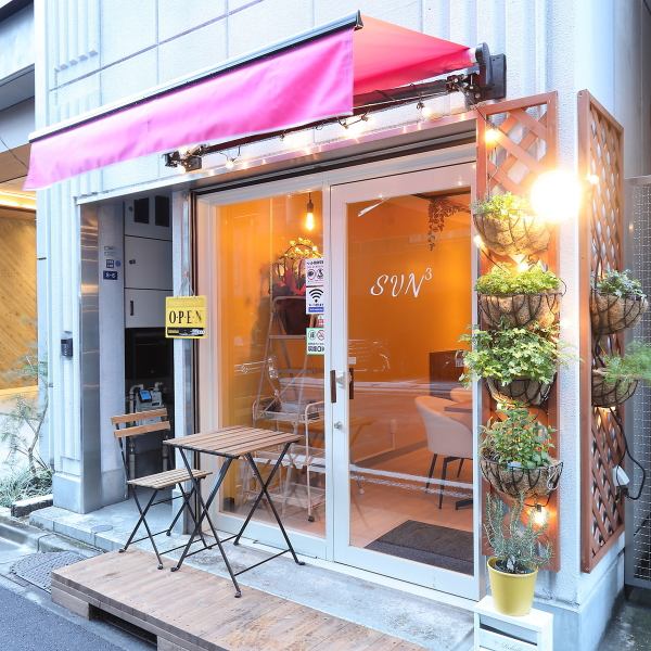 イタリアの小さなカフェにいるかのような心地よさを提供しており、洗練された音楽が流れ、心地よいサウンドトラックが会話を彩ります。訪れるたびに新たな発見があり、飽きが来ることがありません♪