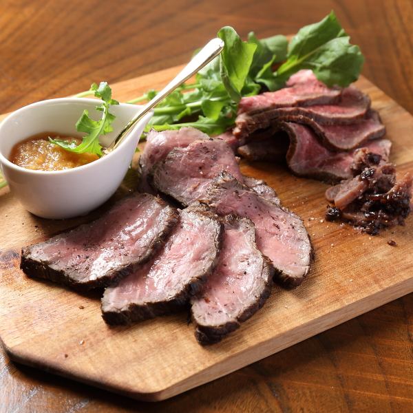肉汁あふれだす！【黒毛和牛のローストビーフ】