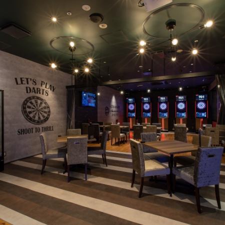 <VIPルーム>There are table seats for four people on the side of the darts table! It's good to have fun while playing darts ◎ Watch the darts challengers while enjoying food and alcohol ◎ VIP room We also have it, so please take advantage of it!