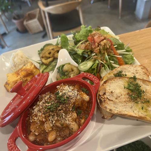 はぎちくポークと白インゲン豆のカスレパン付き