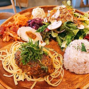 国産牛とはぎちくポークのハンバーグ新玉ねぎのソースライス付き
