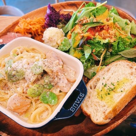 【プレートランチ】(サラダ・スープ・パン付き)
