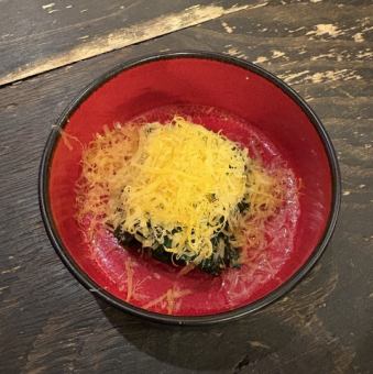 ほうれん草のお浸しミモレットチーズ