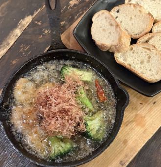 海老とブロッコリーの和ヒージョ