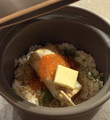 鮭ハラスといくら発酵バターの土鍋まぜご飯