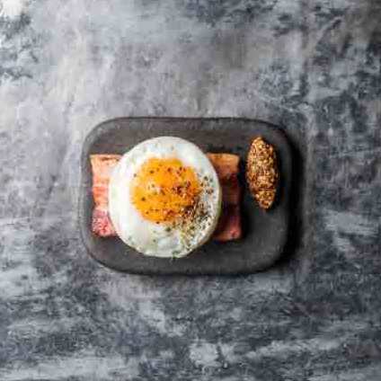 厚切りベーコンエッグ
