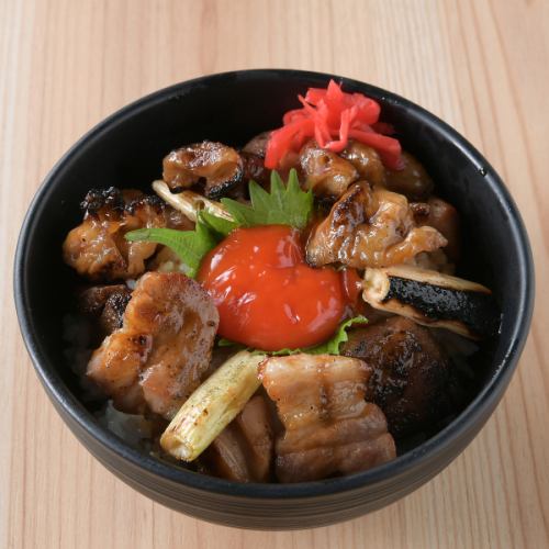焼鳥以外にも一品料理も充実◎