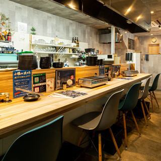 Counter seats where you can casually stop by even if you're alone♪ These are the perfect seats to enjoy Fujita's delicious yakiniku at your own pace! It's also great for a date or to have a meal with friends.