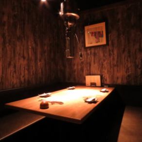 For 8-12 people [Fully private rooms available] A comfortable space is important for spending intimate time with family and friends! This restaurant has private rooms and a variety of seats, making it the perfect place for everyone to gather and enjoy yakiniku.Enjoy a special moment in a bright atmosphere that's perfect for a girls' night out.