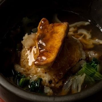 おこげ風フォアグラフカヒレ石焼きビビンバ