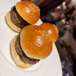 名物のにくがとうバーガー