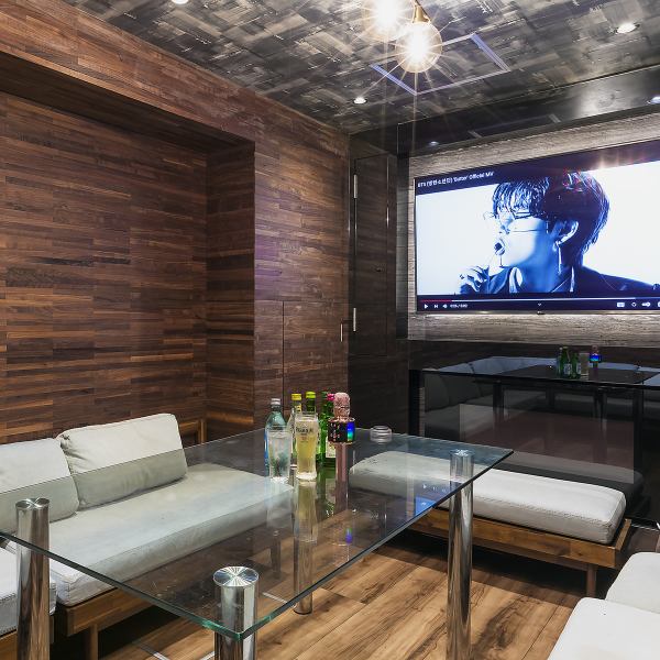 There is a completely private room★There is a large TV in front of you!! Equipped with a VIP room that can accommodate up to 5 to 15 people!!