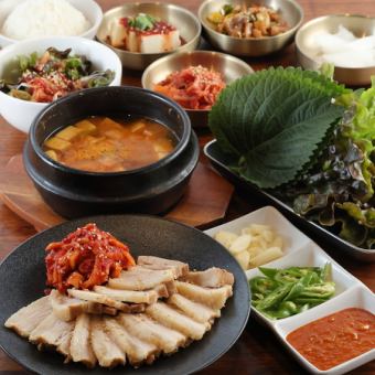 【我们最受欢迎的套餐】正宗韩式包饭和本店独家单点菜品！