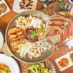 보고 즐기고, 맛으로 즐기고, 두 번 즐기십시오! 일품 요리 풍부