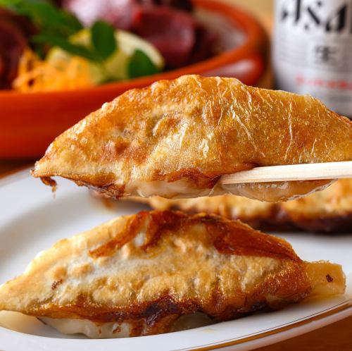 【人気メニューの数々】名物ゆでタン・手仕込みもつ煮・びっくりギョウザ・本気の刺身盛り