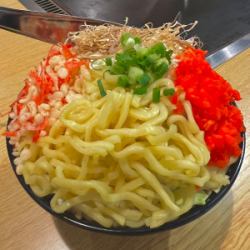 蕎麥麵和紅薑文字燒