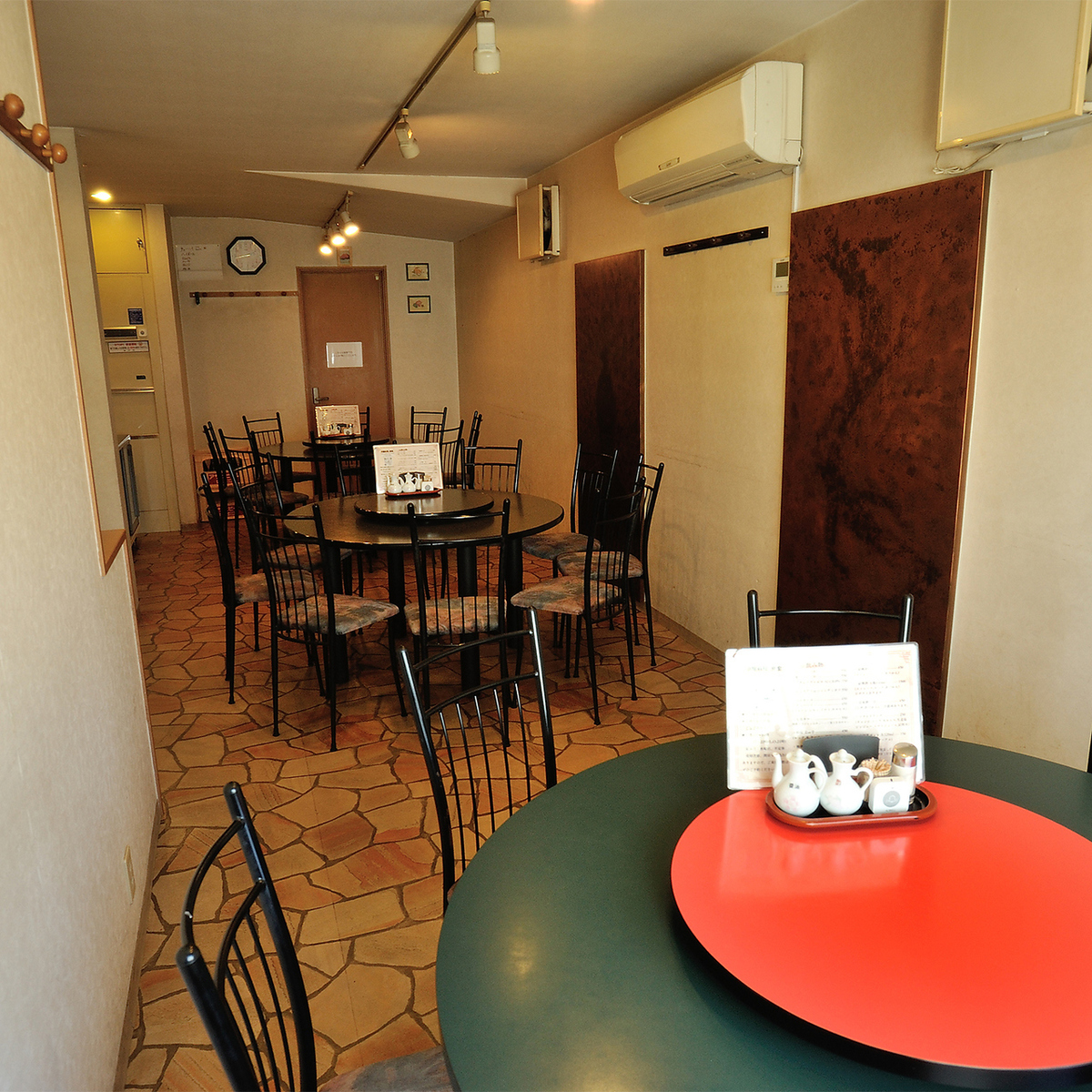 15名~貸切OK!大円卓で大賑わい♪パーテーションで半個室に◎