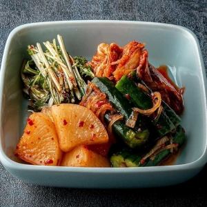 김치 모듬 (배추, 후춧, 무, 수채)