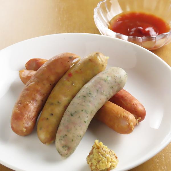 お酒に合うおつまみも充実しております！みんなでワイワイ盛り上がりながらカラオケをお楽しみください！