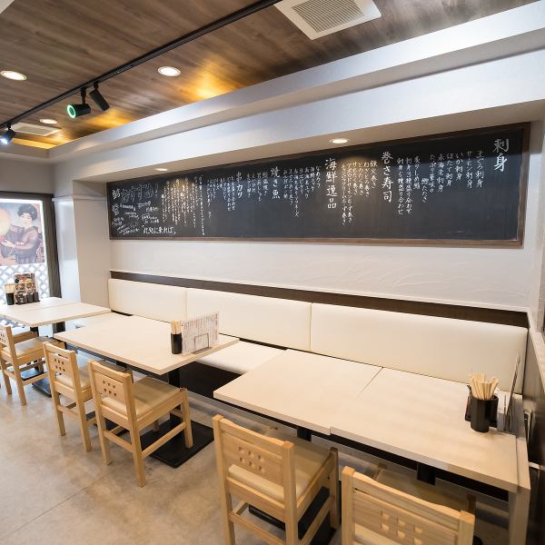 【団体様のご宴会利用も可能◎】25名様程度まで収容できる広々とした店内は明るく親しみやすい印象で、企業様の歓送迎会・イベントの打ち上げ・お祝いパーティーなど幅広いシーンにマッチします♪小規模なご宴会にもピッタリです◎