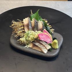 炙り〆さば　刻みガリのせ