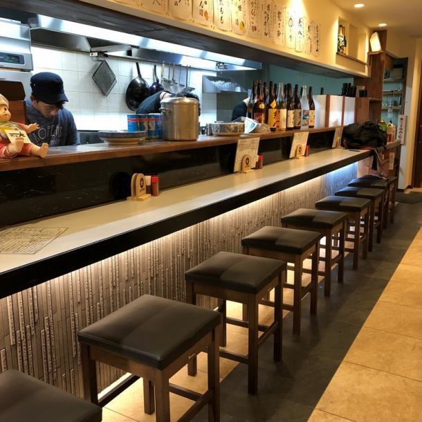 [Counter seat] Popular with Mr. regulars! Date, friends ◎ Popular counter seat ♪ It is also possible to visit us with one person, it is OK to drink with a drink OK !!