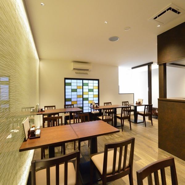 店内2F席は14名様から貸切可能となっております。広々とした空間を完全貸切でご利用できます。会社宴会や接待、歓迎会、送別会など様々なシーンでご活用ください。