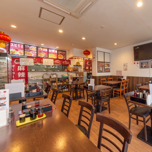 どんなシーンでも使いやすいくつろげる店内です。