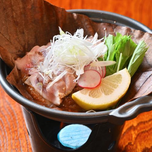 地鶏のレア朴葉味噌焼き